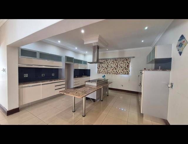 5 BEDROOM HOUSE FOR SALE IN RASLOUW